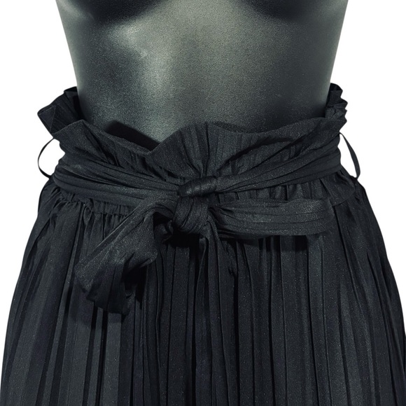 ZARA, Pleated Paperbag Mini Skirt With Bow, Medium, Black - Picture 3 of 7